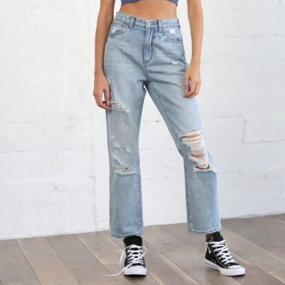By Together Distressed Light Wash High Waisted Boyfriend Jeans in Size Medium - Picture 2 of 9
